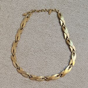 VINTAGE MONET BRUSHED GOLD X LINK CHOKER COLLAR NECKLACE